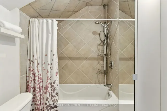 Additional image 25 of 78 OAK Ave