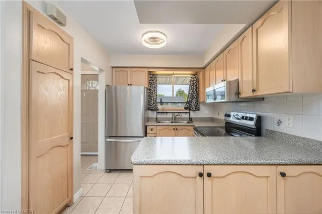 Additional image 35 of 60 Champlain Ave Unit Main Floor