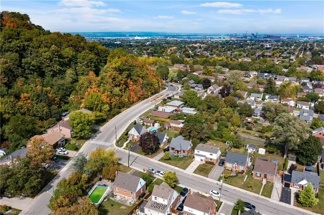 Additional image 39 of 3 Montrose Ave