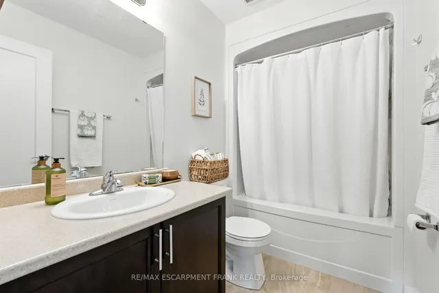 Additional image 42 of 9 Laguna Village Cres