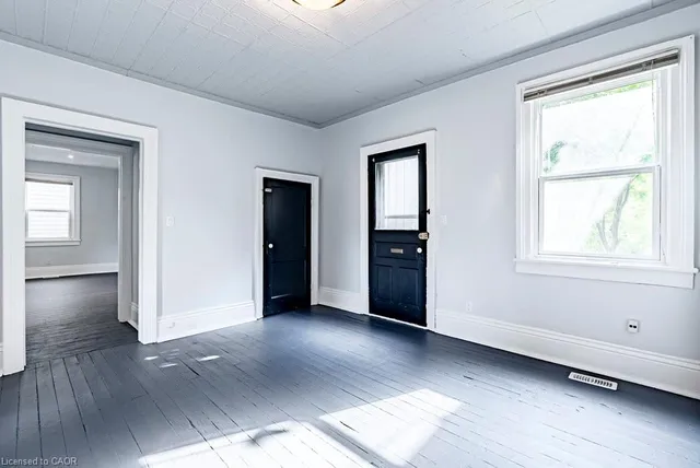 Additional image 20 of 499 Hughson St