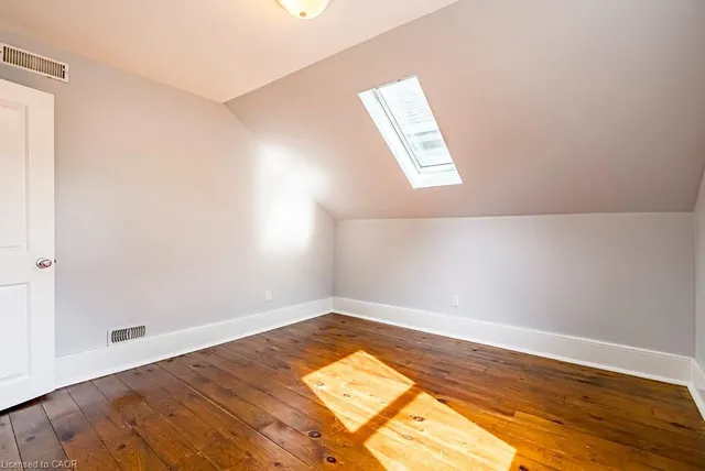 Additional image 29 of 499 Hughson St