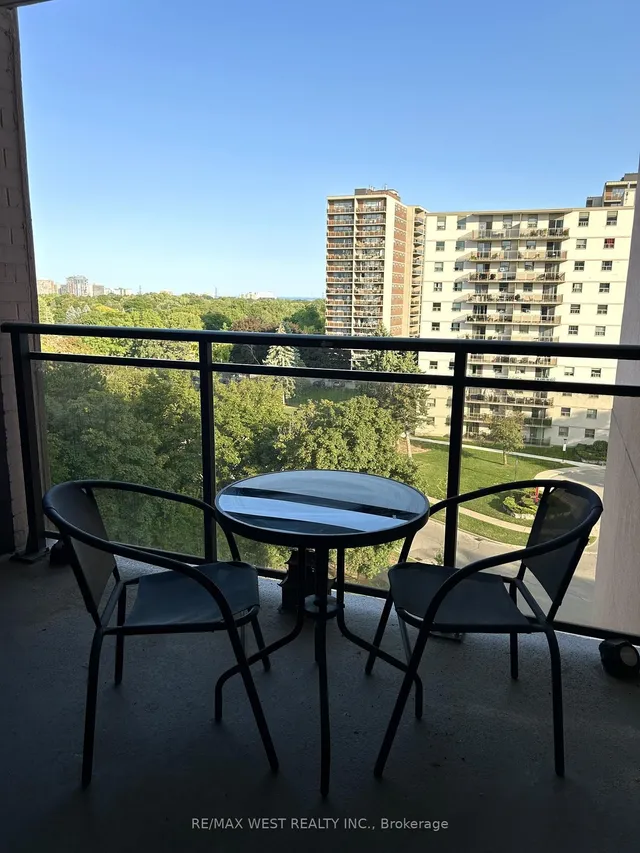 Additional image 16 of 975 Warwick Crt Unit 703