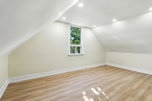 Additional image 32 of 9 ALICE St