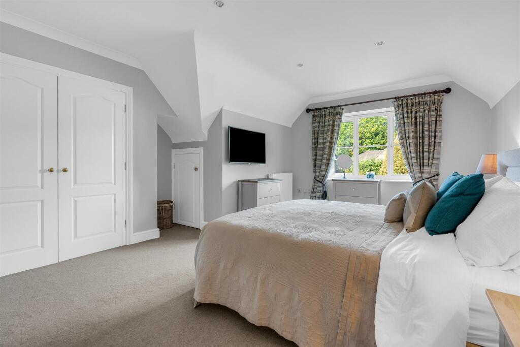 Additional image 11 of Canonsfield Road, Welwyn