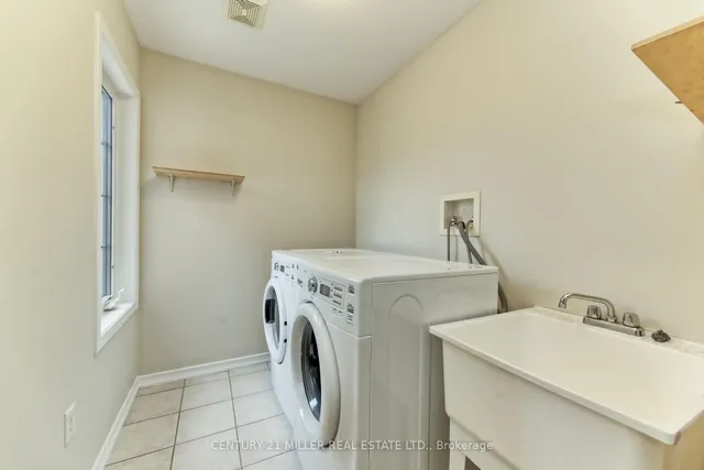 Additional image 20 of 126 Merrilee Cres