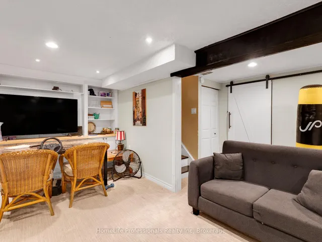 Additional image 36 of 40 Yeoville Crt