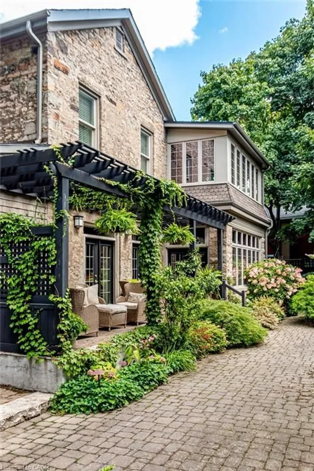 Additional image 33 of 77 Claremont Dr