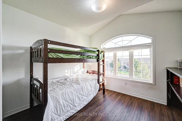 Additional image 36 of 1049 Kennedy Circ