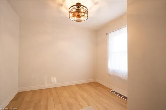 Additional image 19 of 186 Huxley Ave