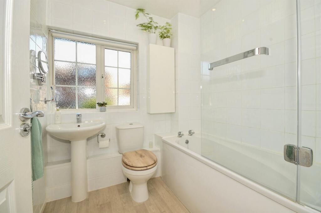 Additional image 11 of Saxon Close, Harpenden