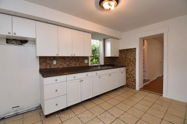 Additional image 13 of 122 Evans St