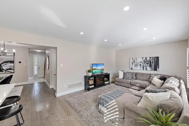 Additional image 11 of 402 Schreyer Cres