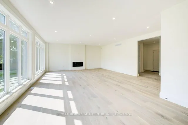 Additional image 26 of 20 Stokes Tr