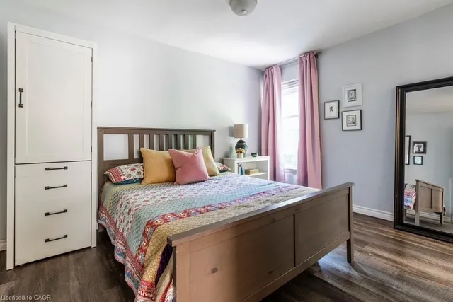 Additional image 27 of 174 Emerald St