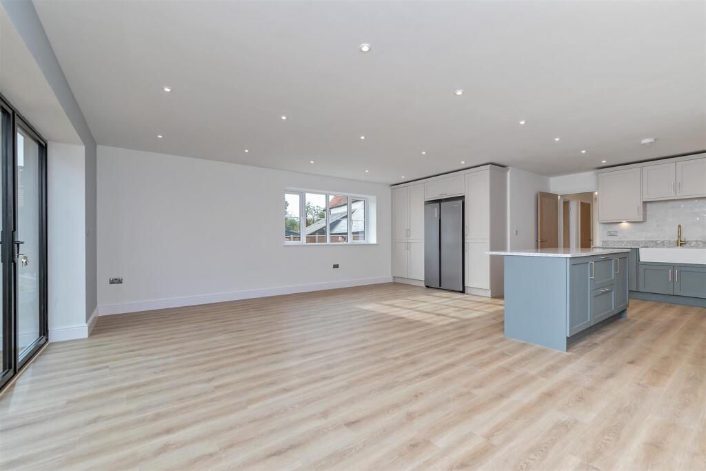 Additional image 12 of Warrengate Road, Brookmans Park