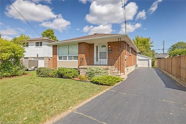 Additional image 37 of 142 Fernwood Cres