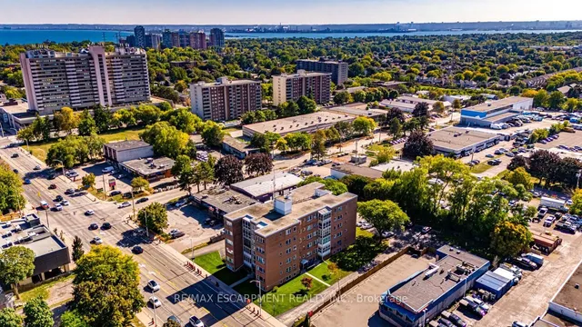 Additional image 33 of 824 Brant St Unit 8