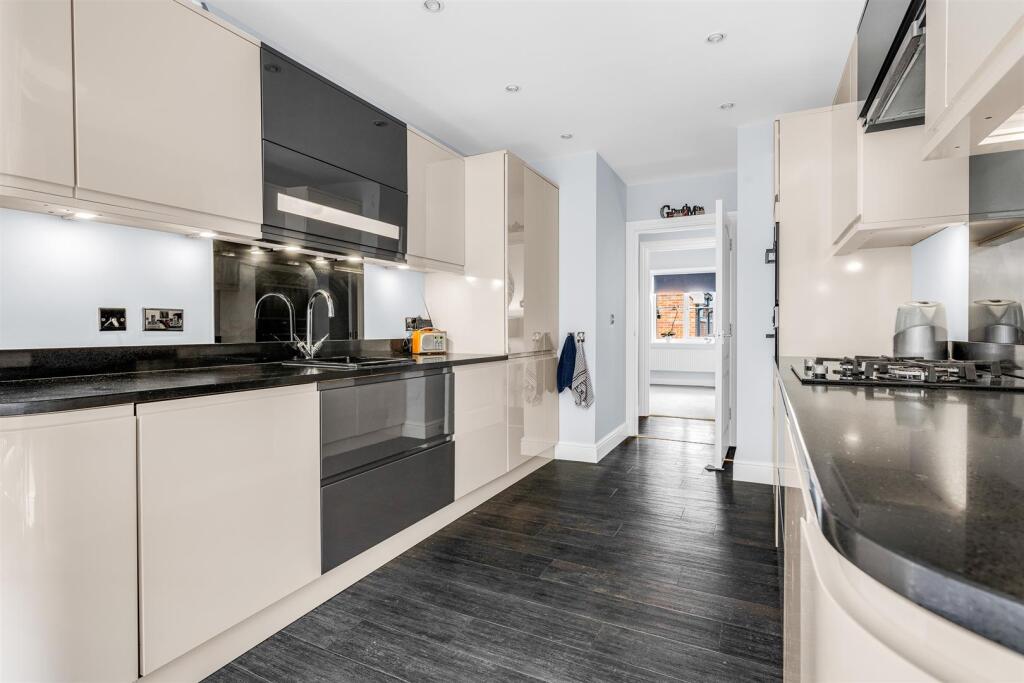 Additional image 4 of Canonsfield Road, Welwyn