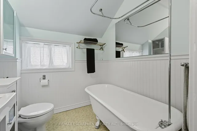 Additional image 31 of 33 Broadway Ave