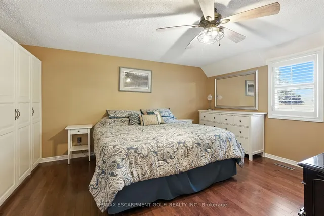 Additional image 13 of 6 Lilac Crt