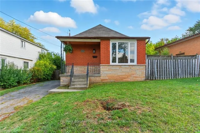 22 Worsley Rd