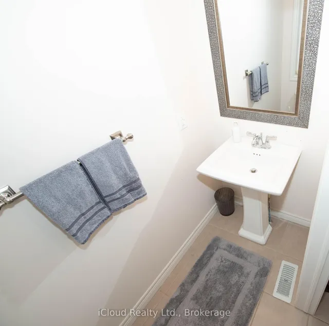 Additional image 3 of 32 Rolling Lane