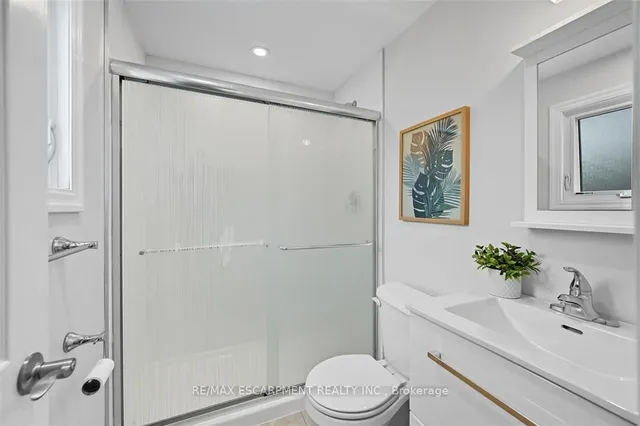 Additional image 30 of 641 HOLT Dr