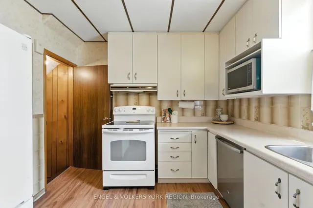 Additional image 12 of 484 John St