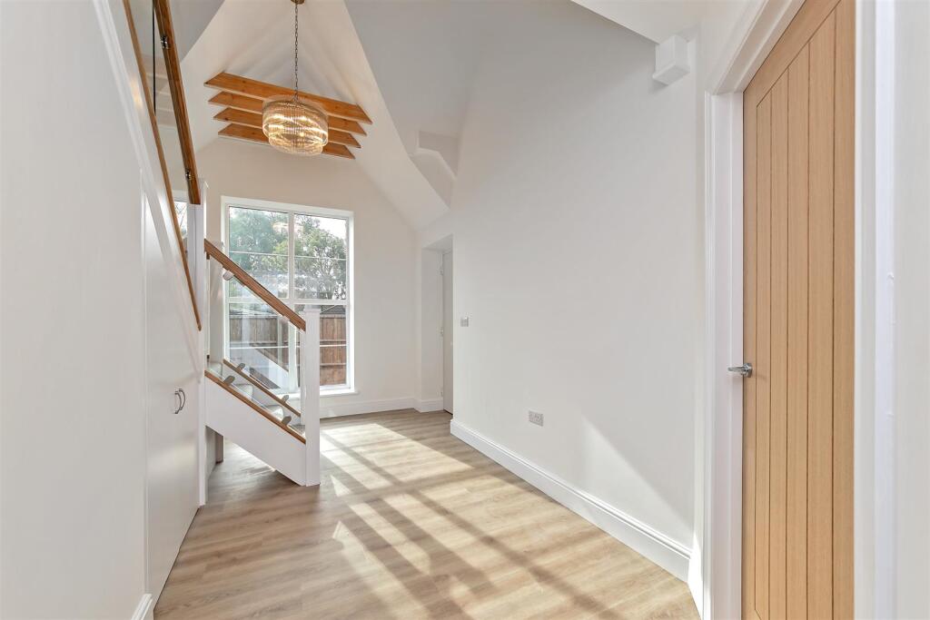 Additional image 17 of Warrengate Road, Brookmans Park