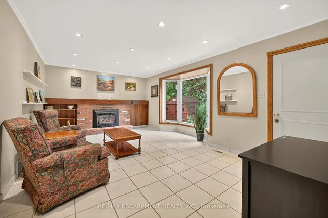 Additional image 16 of 36 Blanche Crt