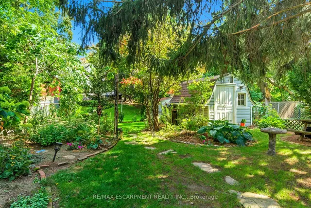 Additional image 37 of 33 Broadway Ave