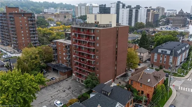 Additional image 33 of 141 Catharine St Unit 204