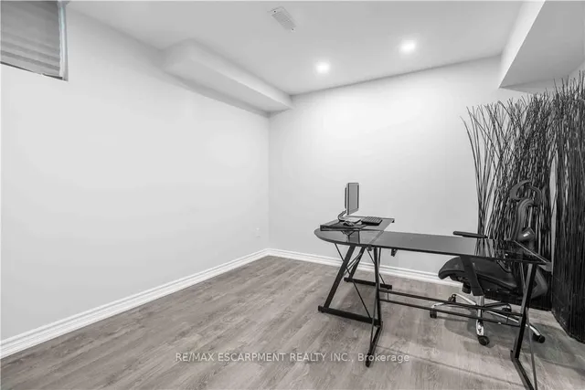 Additional image 37 of 51 Showcase Dr
