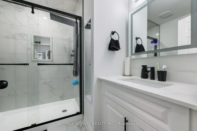 Additional image 39 of 1570 Cartwright Cres