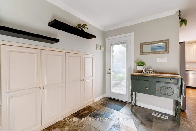 Additional image 15 of 37 WEST Ave