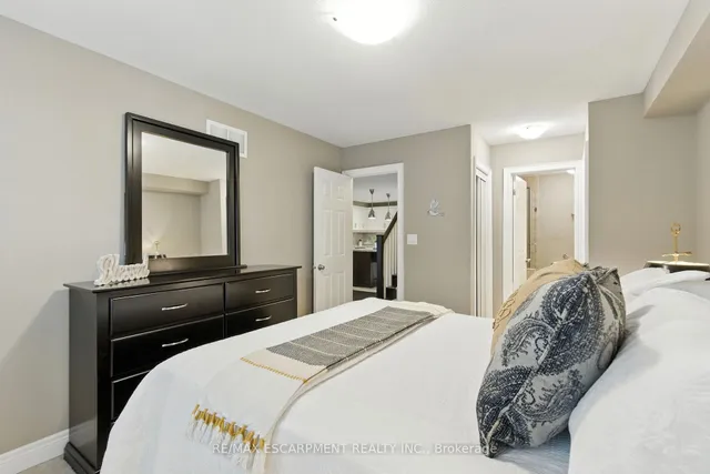 Additional image 18 of 4 Burgundy Grve