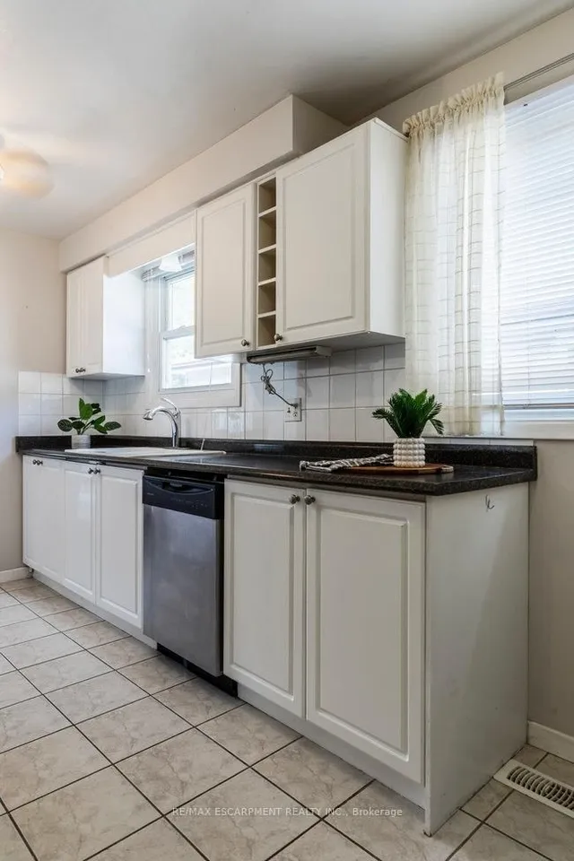 Additional image 37 of 45 Fonthill Rd