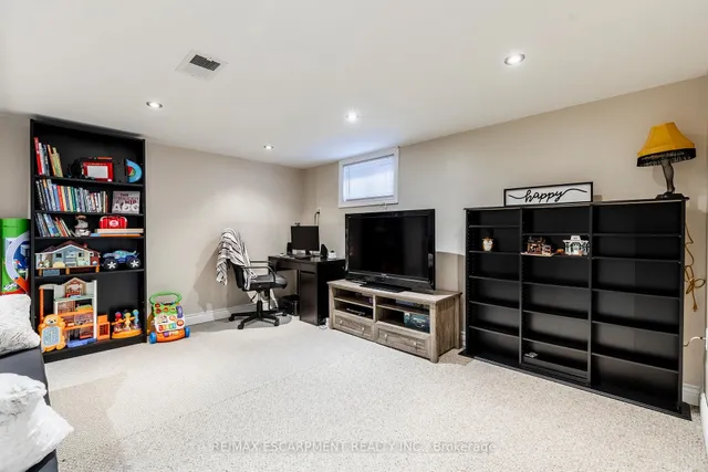 Additional image 28 of 118 Julian Ave