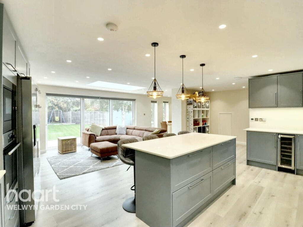 Additional image 31 of Peartree Lane, Welwyn Garden City