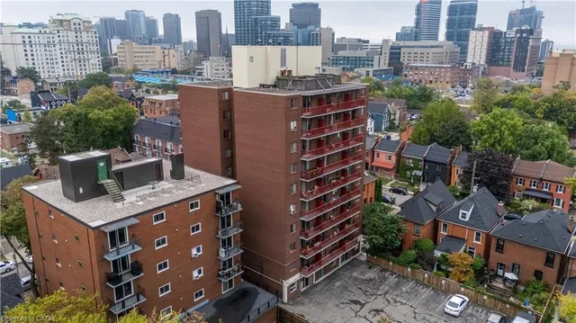 Additional image 30 of 141 Catharine St Unit 204