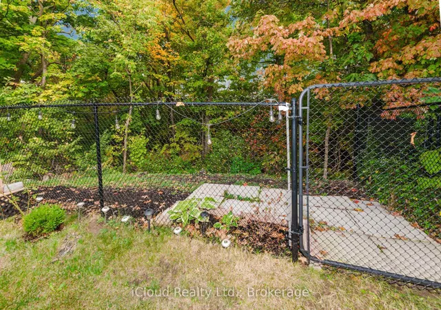 Additional image 40 of 32 Rolling Lane