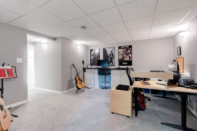 Additional image 39 of 2118 Agincourt Cres