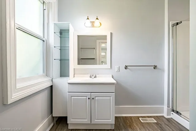 Additional image 23 of 499 Hughson St