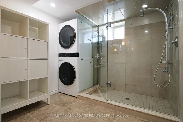 Additional image 36 of 2105 Maplewood Dr