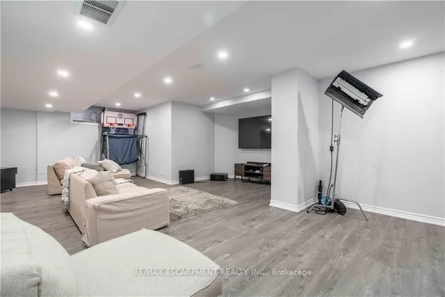 Additional image 36 of 51 Showcase Dr