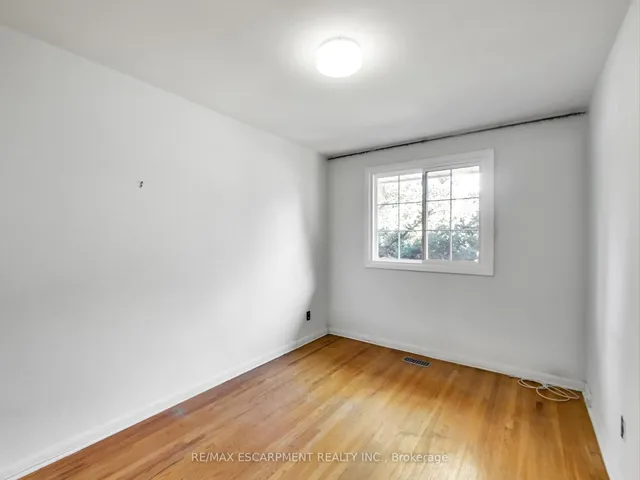 Additional image 28 of 558 Parkside Cres