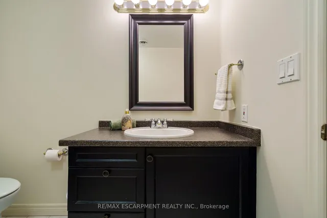 Additional image 33 of 77 Governors Rd Unit 102