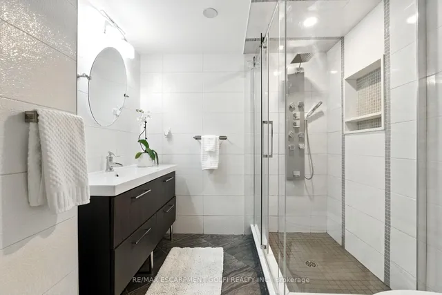 Additional image 18 of 48 BRENTWOOD Dr