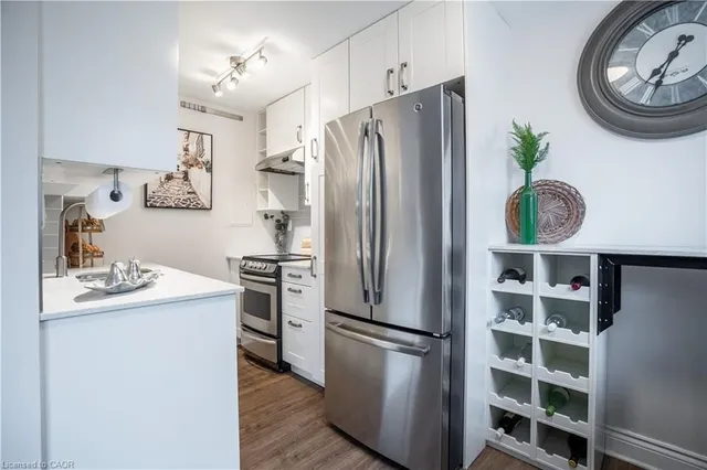 Additional image 13 of 141 Catharine St Unit 204